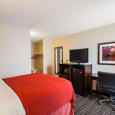 Quality Inn Near Potomac Mills Вудбридж Экстерьер фото