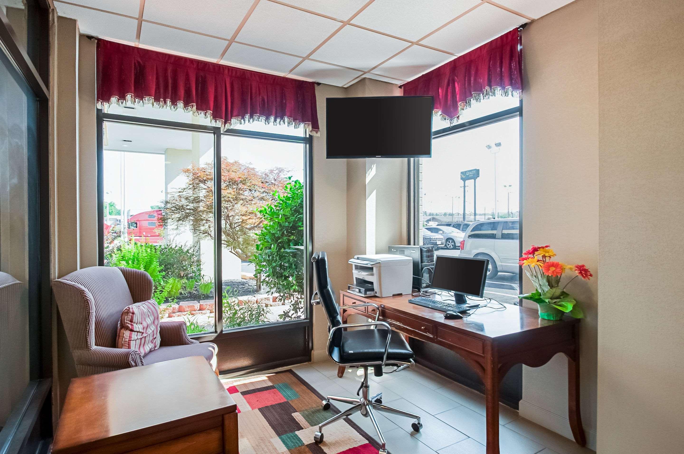 Quality Inn Near Potomac Mills Вудбридж Экстерьер фото