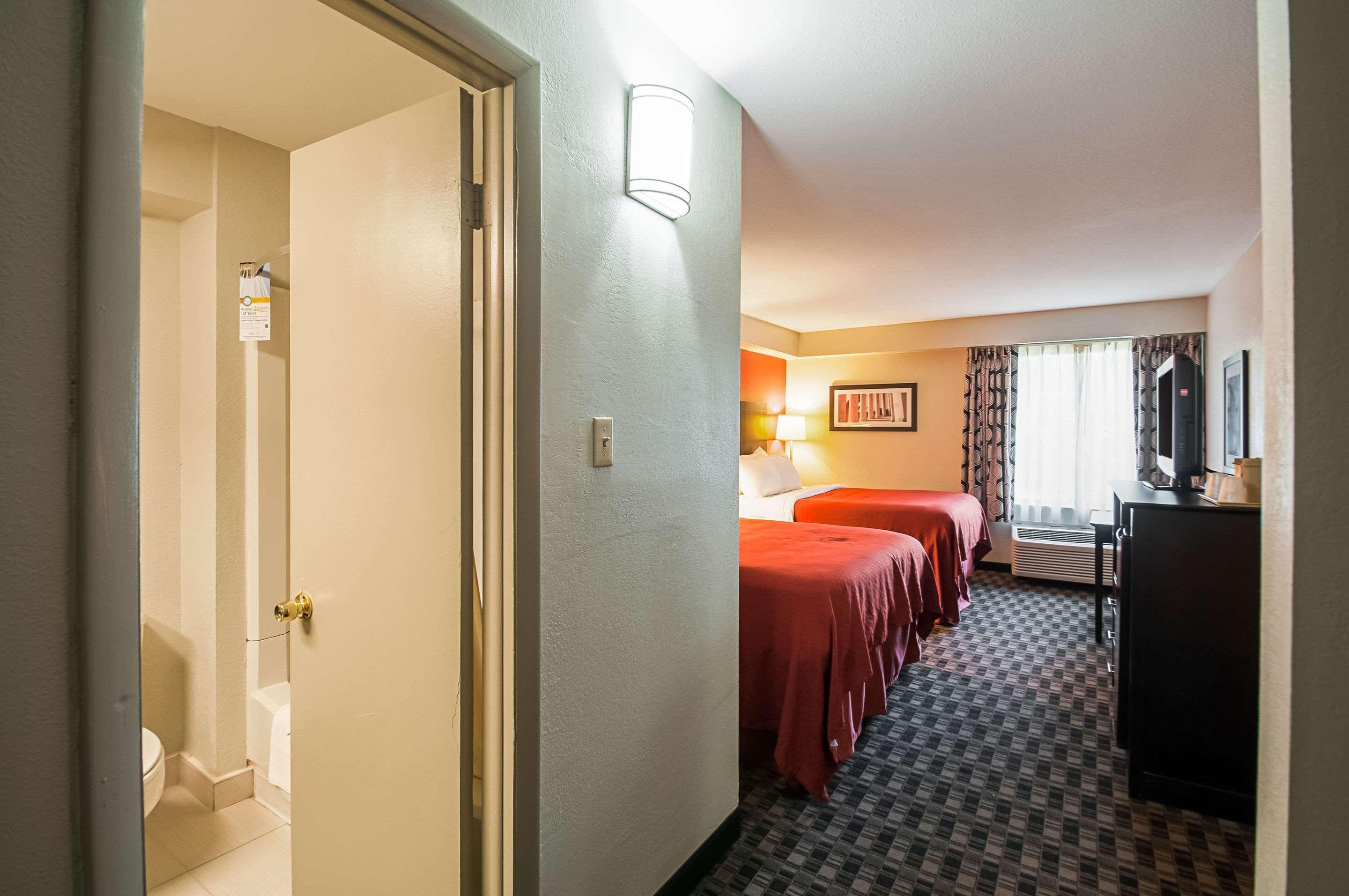 Quality Inn Near Potomac Mills Вудбридж Экстерьер фото