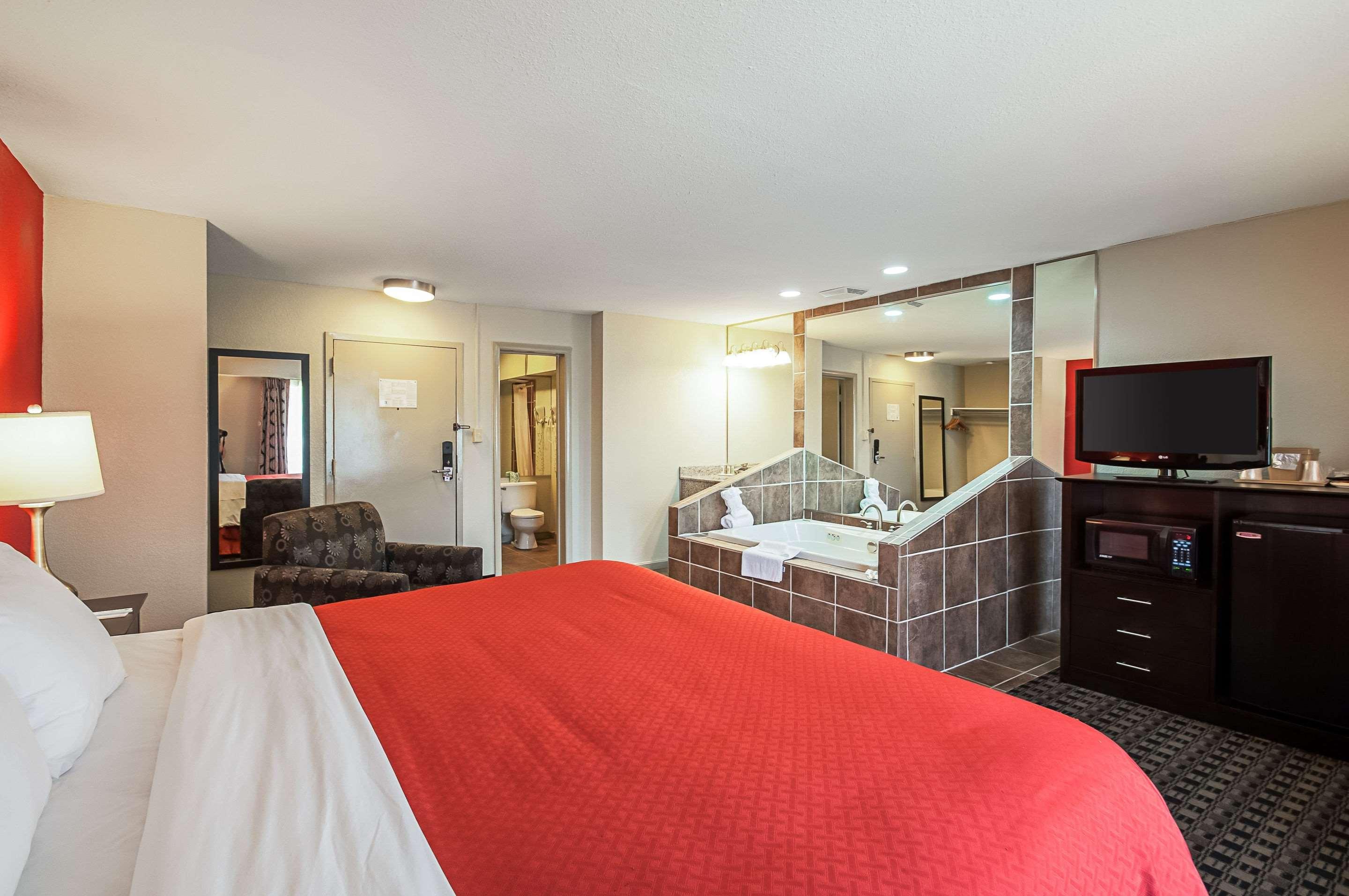 Quality Inn Near Potomac Mills Вудбридж Экстерьер фото