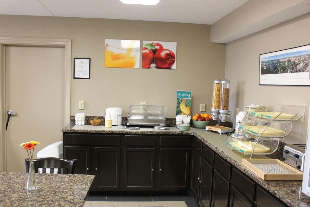 Quality Inn Near Potomac Mills Вудбридж Экстерьер фото