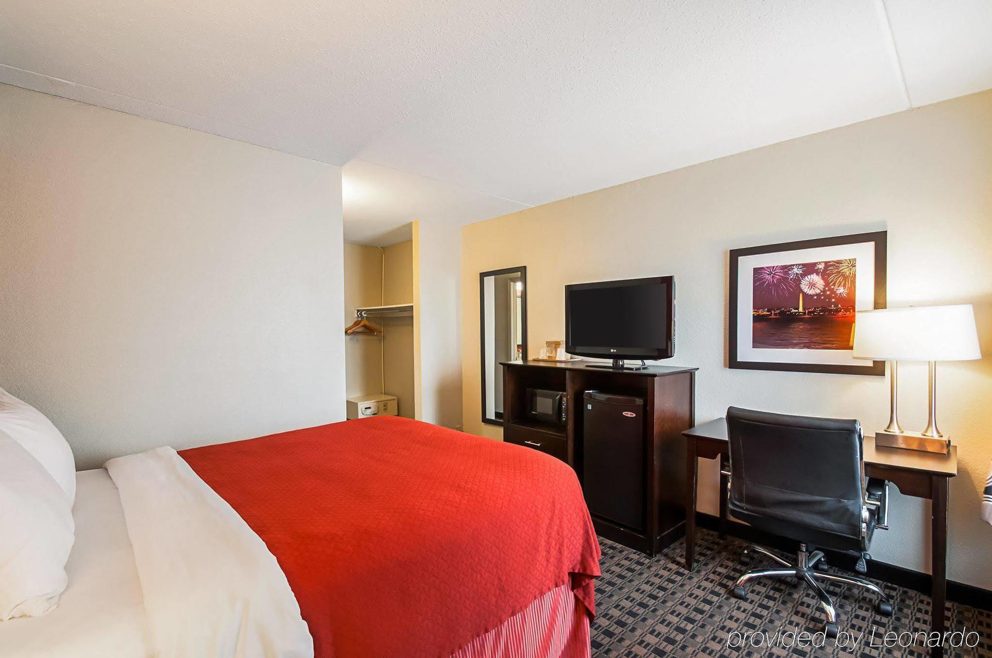 Quality Inn Near Potomac Mills Вудбридж Экстерьер фото