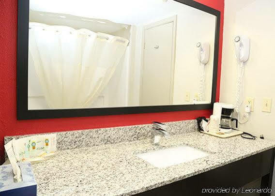 Quality Inn Near Potomac Mills Вудбридж Экстерьер фото